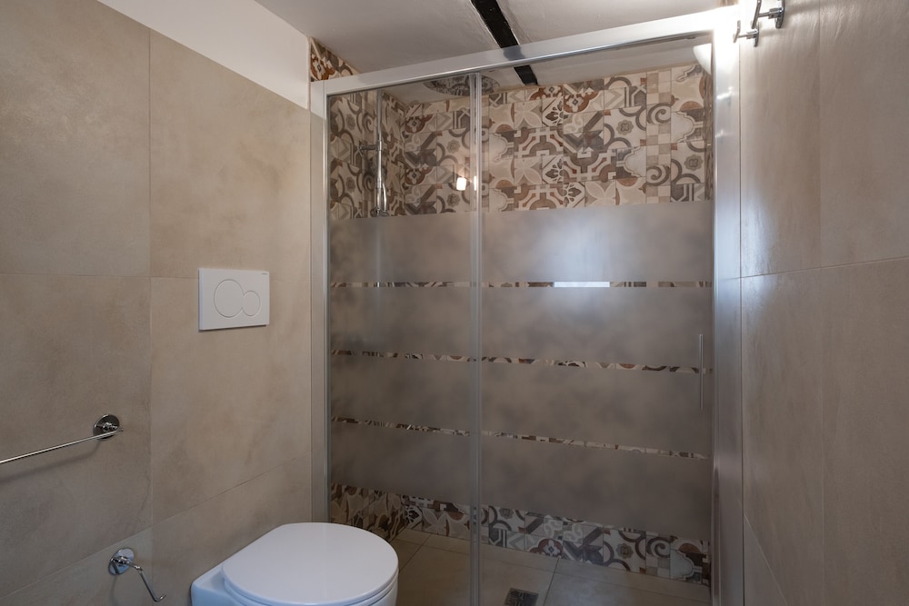 Ada Suites 59/62