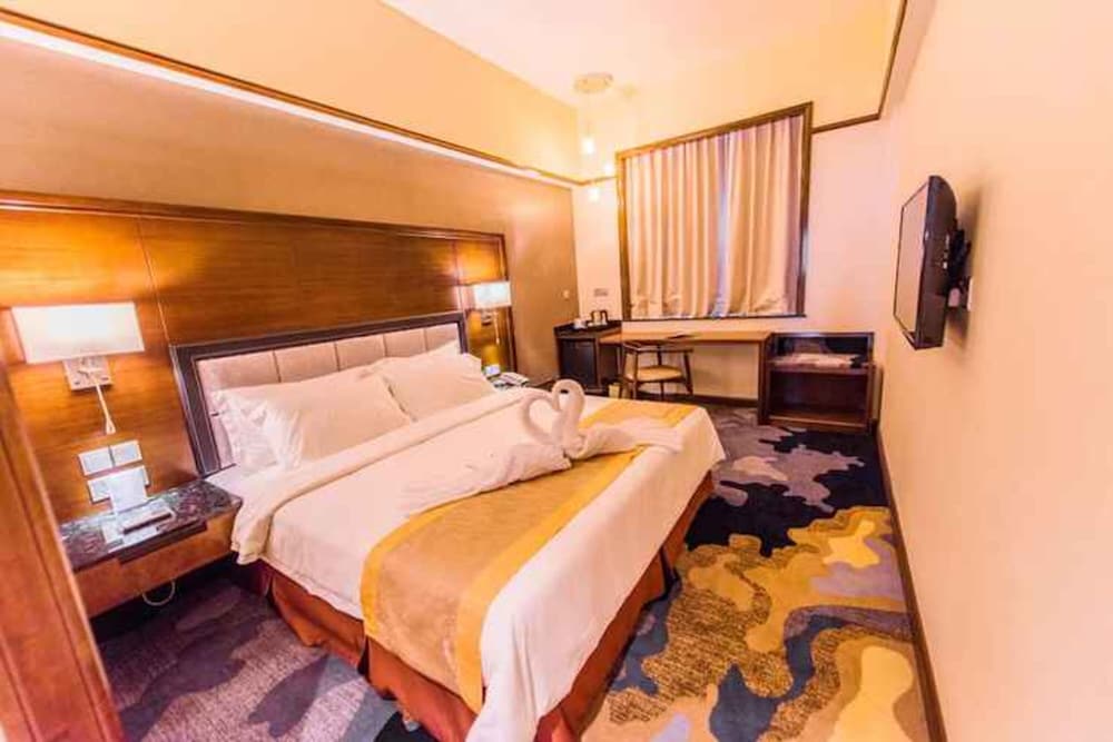 Nu Hotel 10/25