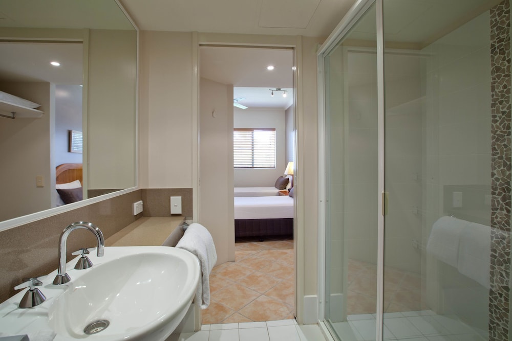 Coral Sands Beachfront Resort 18/59