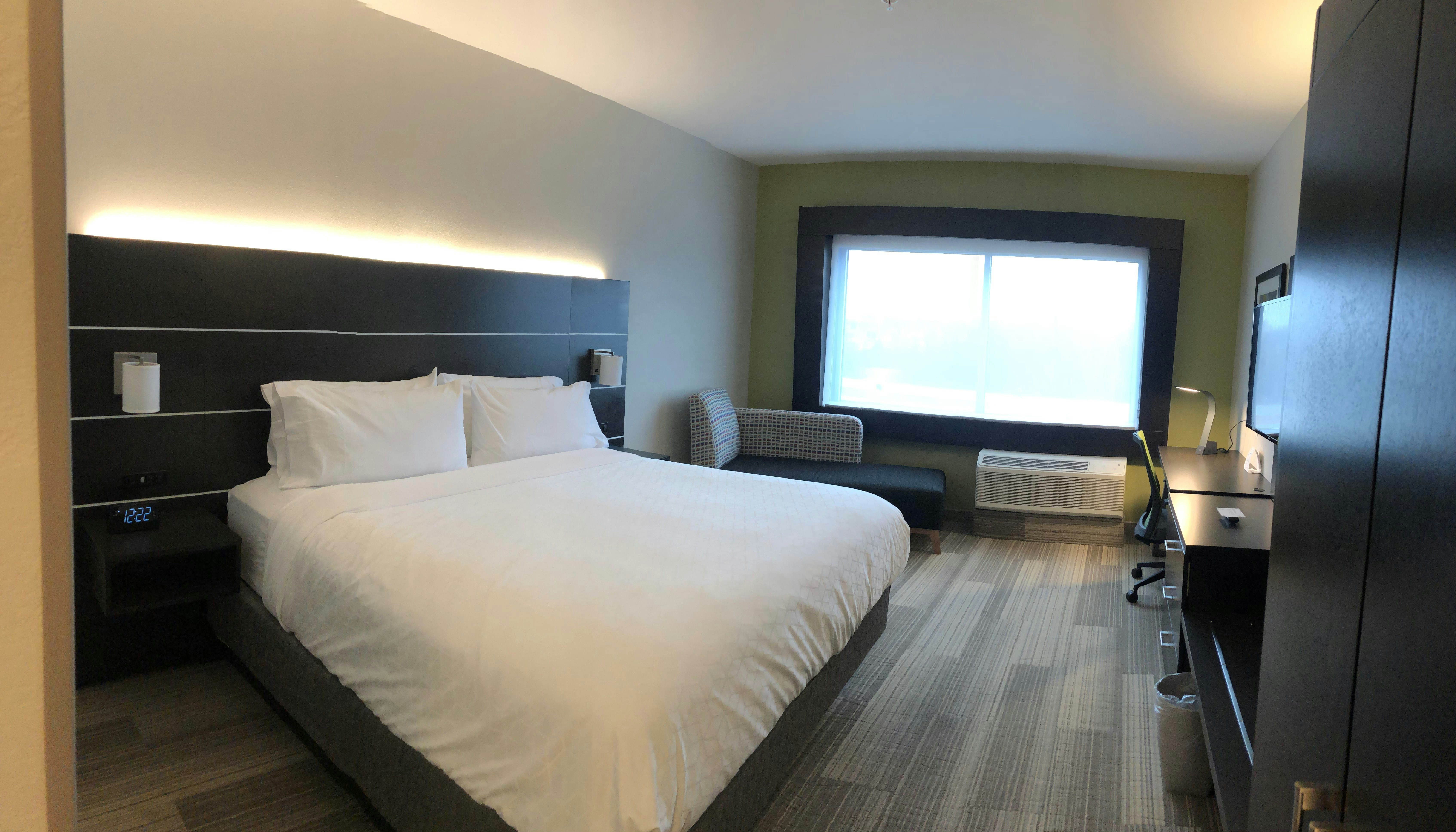Holiday Inn Express and Suites Warrensburg North 19/58