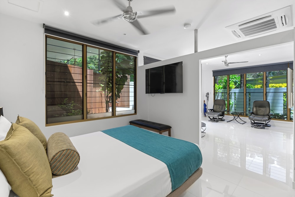 Garden, Studio, Queen Bed