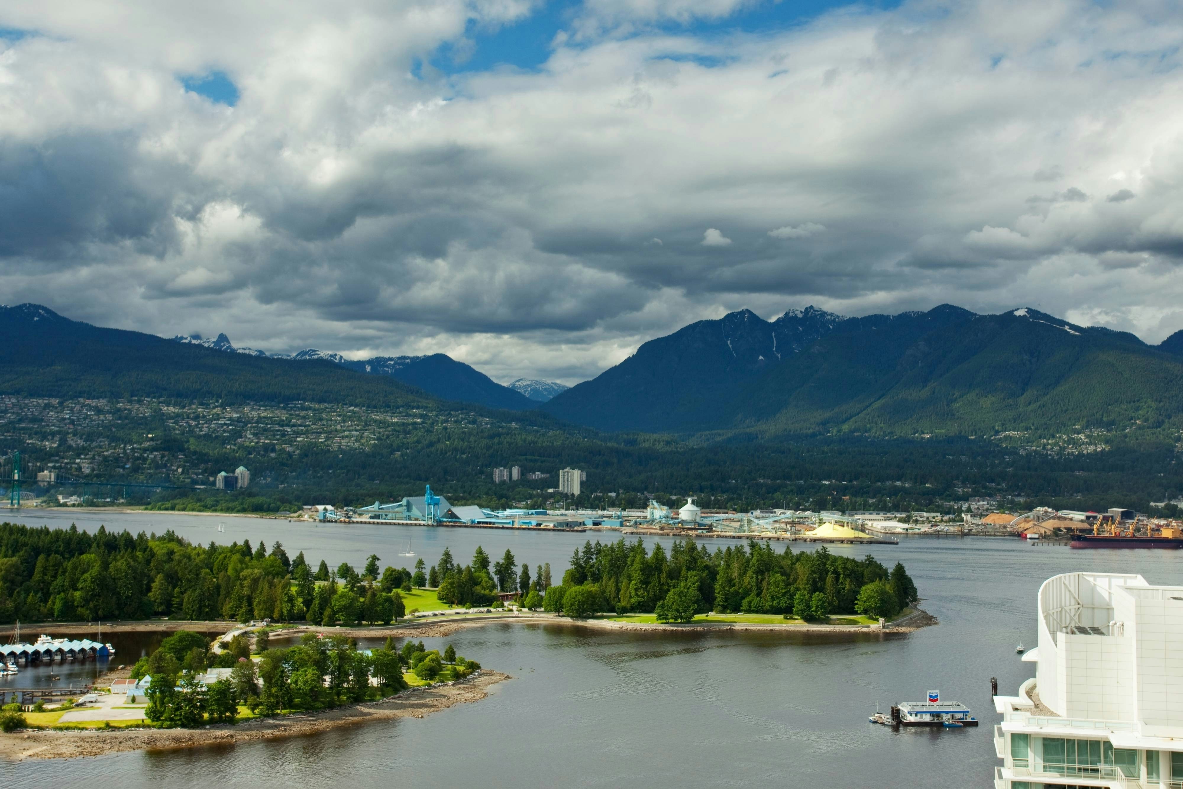 Vancouver Marriott Pinnacle Downtown 79/81