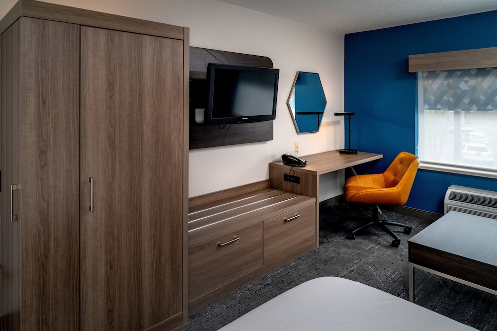 Holiday Inn Express & Suites Charleston-Kanawha City, an IHG Hotel 37/44