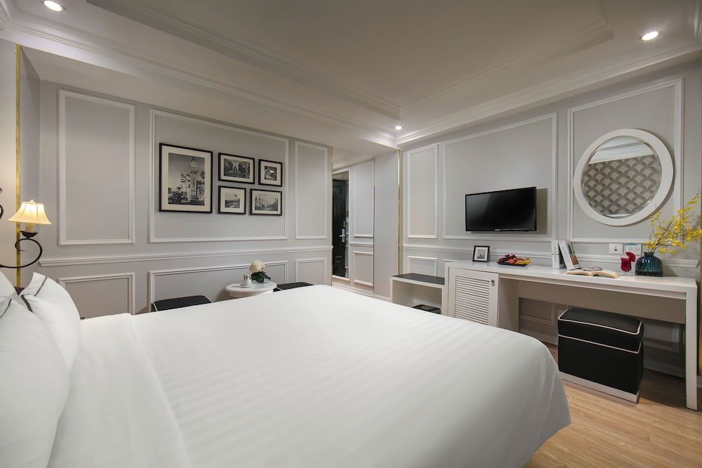PREMIUM, QUEEN BED