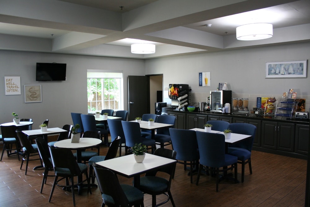 Best Western Plus Lake Dallas Inn & Suites 21/27