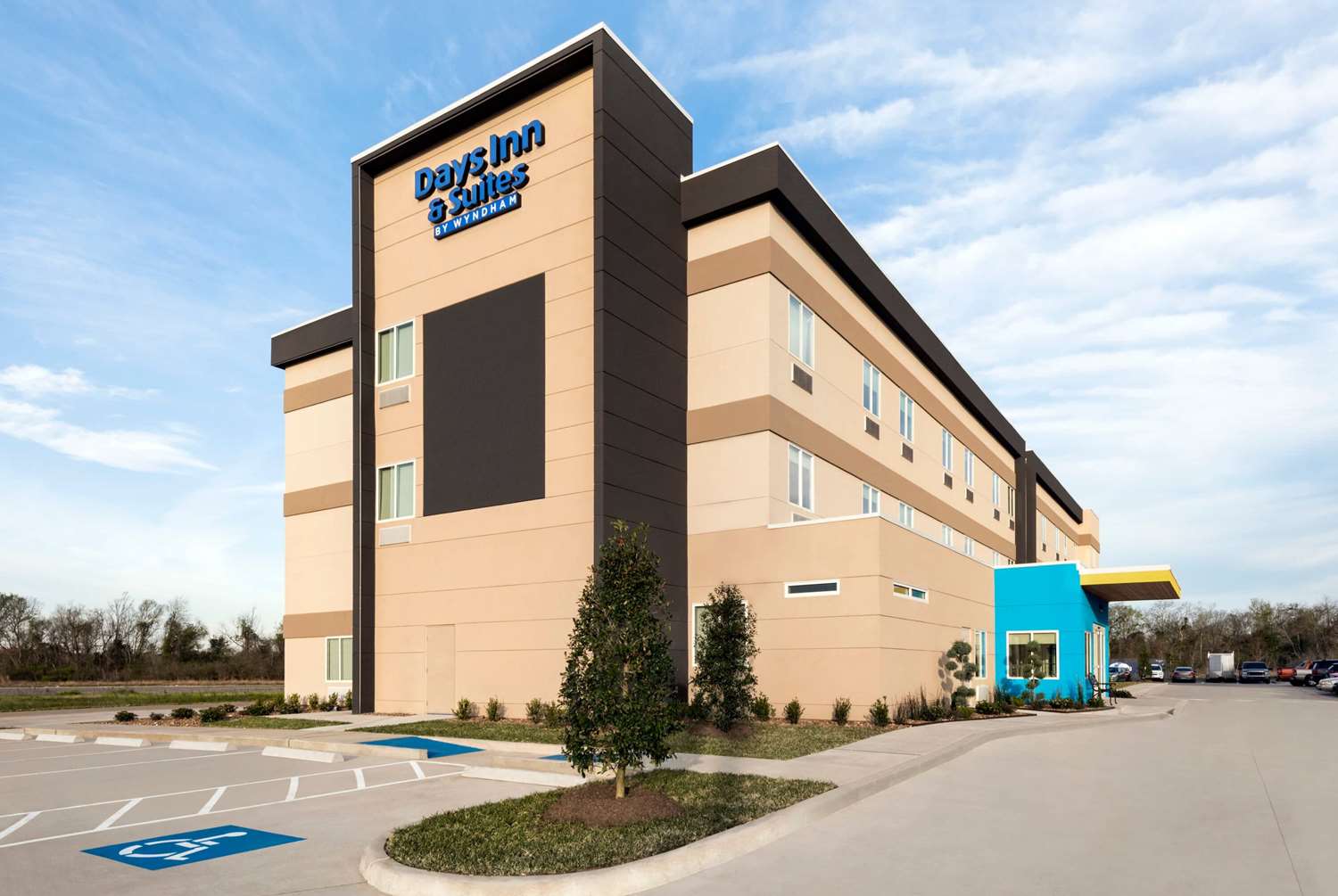 Days Inn & Suites By Wyndham Beaumont West / I-10 & Walden 42/47