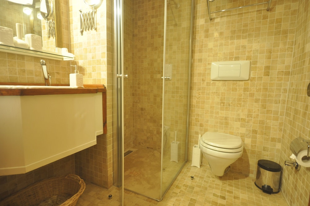 El Vino Hotel Suites 47/50