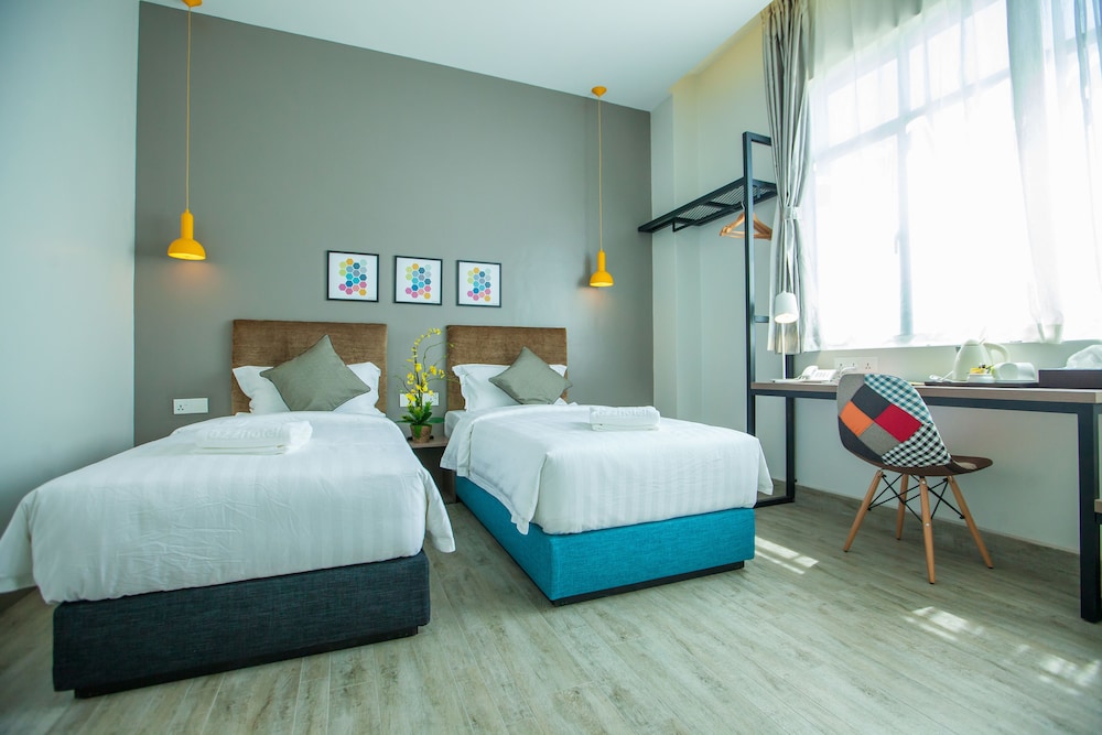 DELUXE, TWIN BEDS