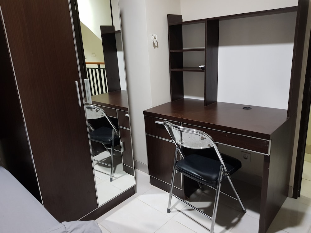 Aloha Guest House - 1 Male Only by ZUZU 5/15