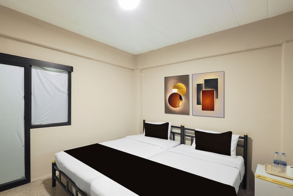 RQ Bangkok Huai Khwang by Collection O 15/61
