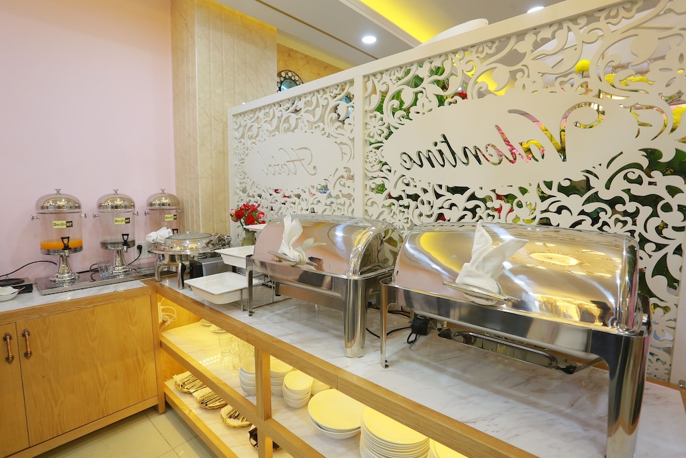 Valentine Hotel 12/50