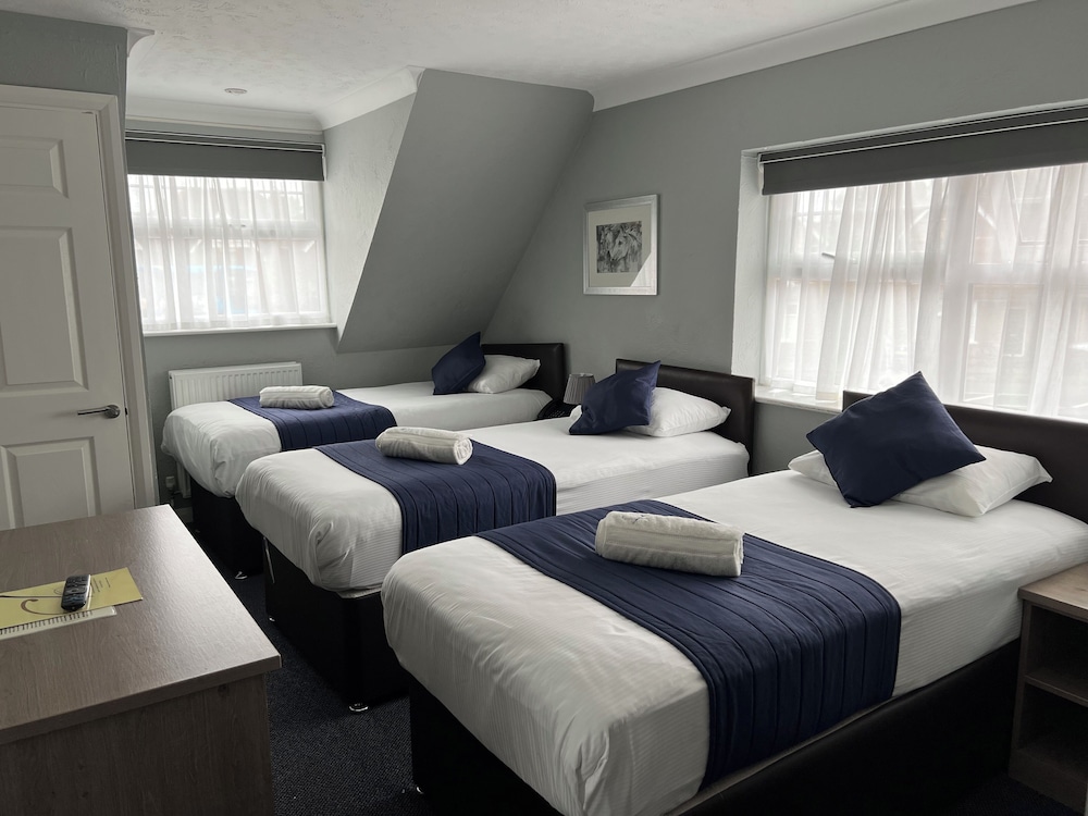 The Corner House Hotel Guest House 15/45