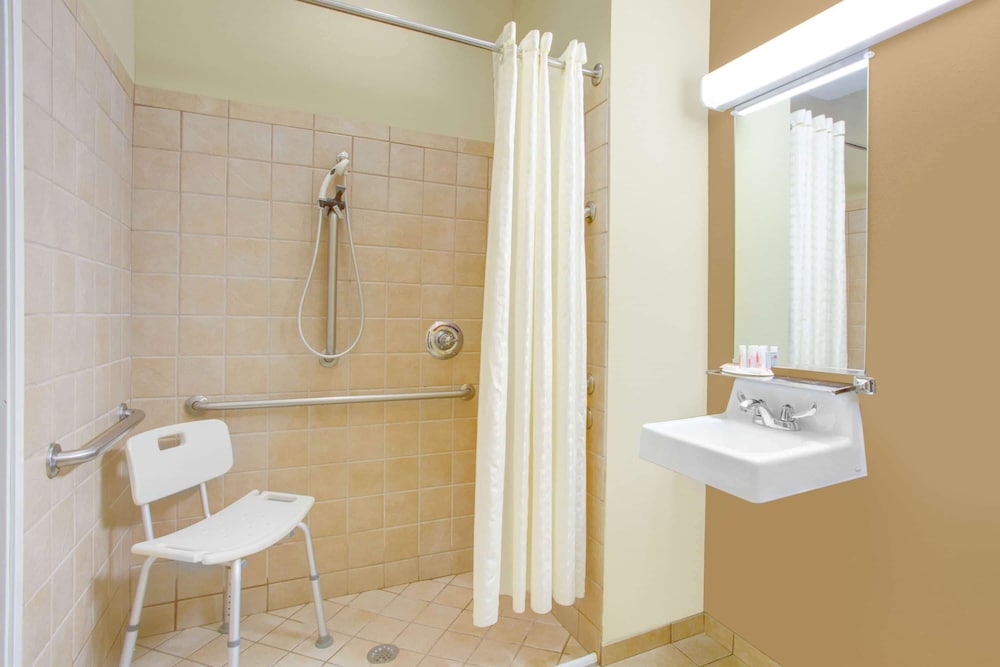 Microtel Inn And Suites By Wyndham Harrisonburg 27/29