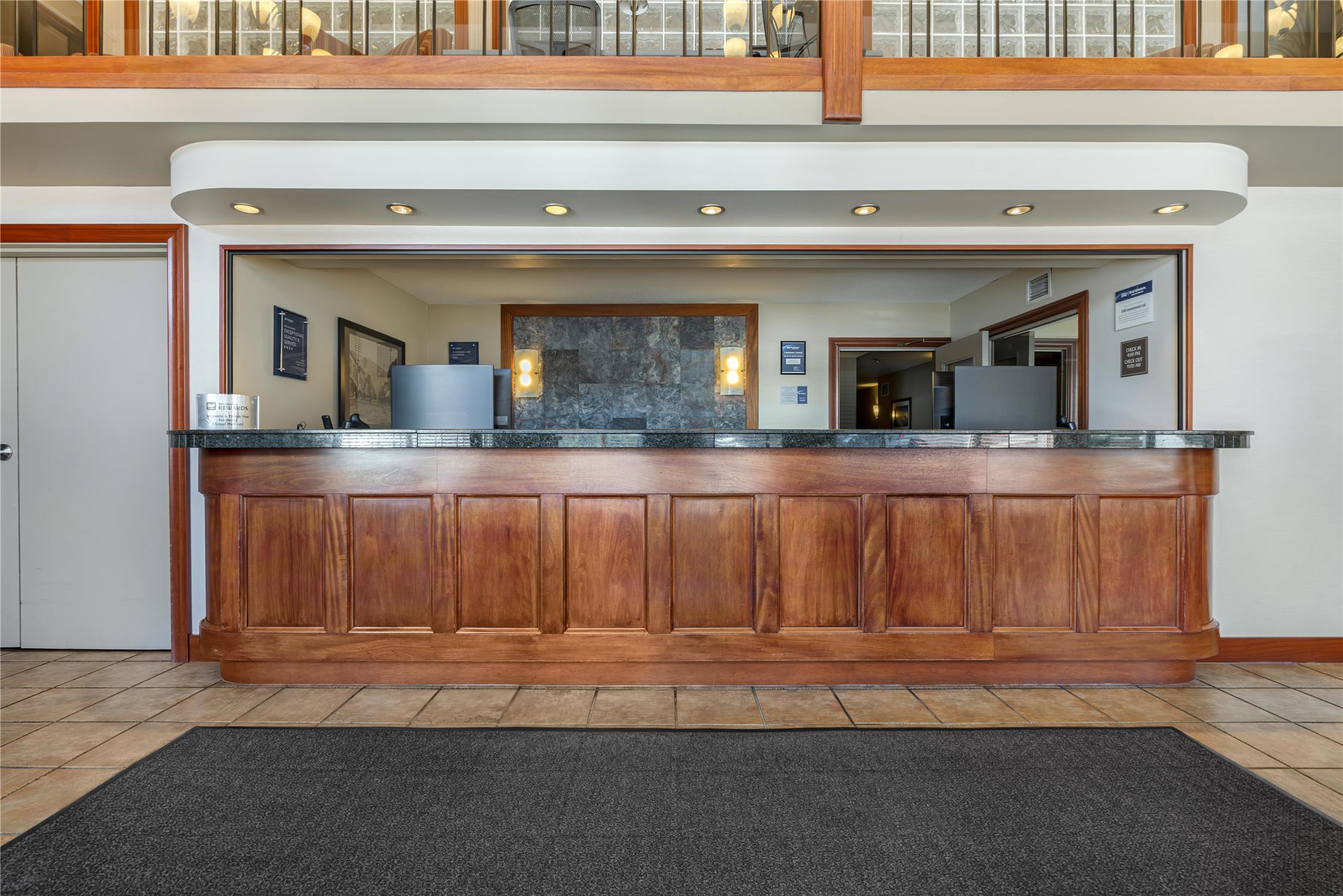 Best Western Plus Baker Street Inn 9/68
