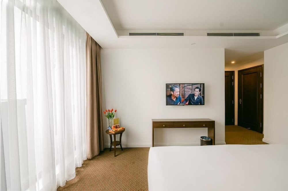 Hanoi Marigold Hotel 11/40