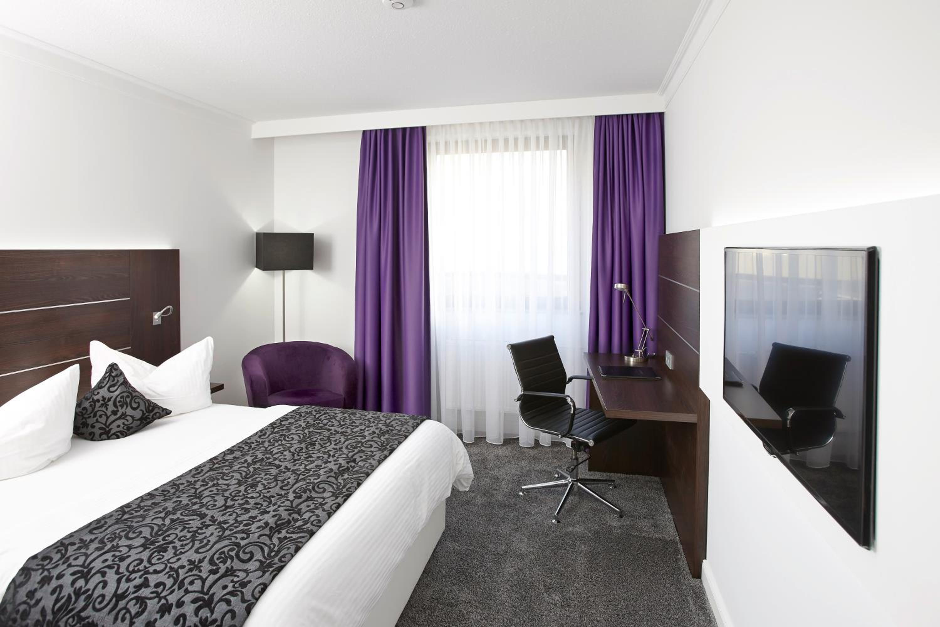 Room, King Bed, Queen Bed
