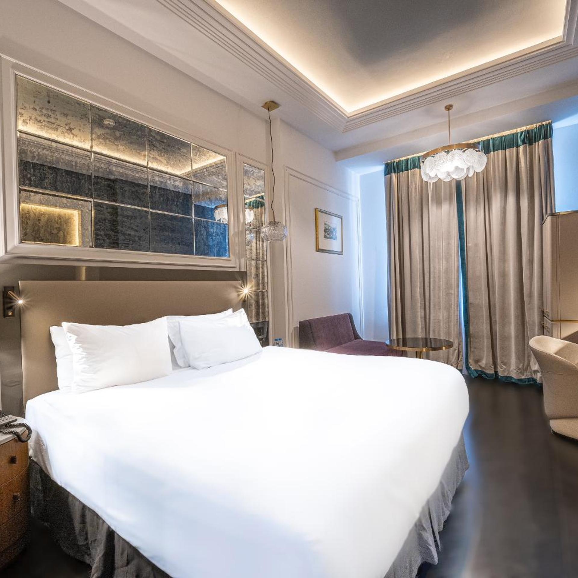 Deluxe, Suite, King Bed, Square View