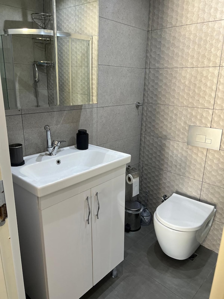 Middle Village Suite Hotel 30/39
