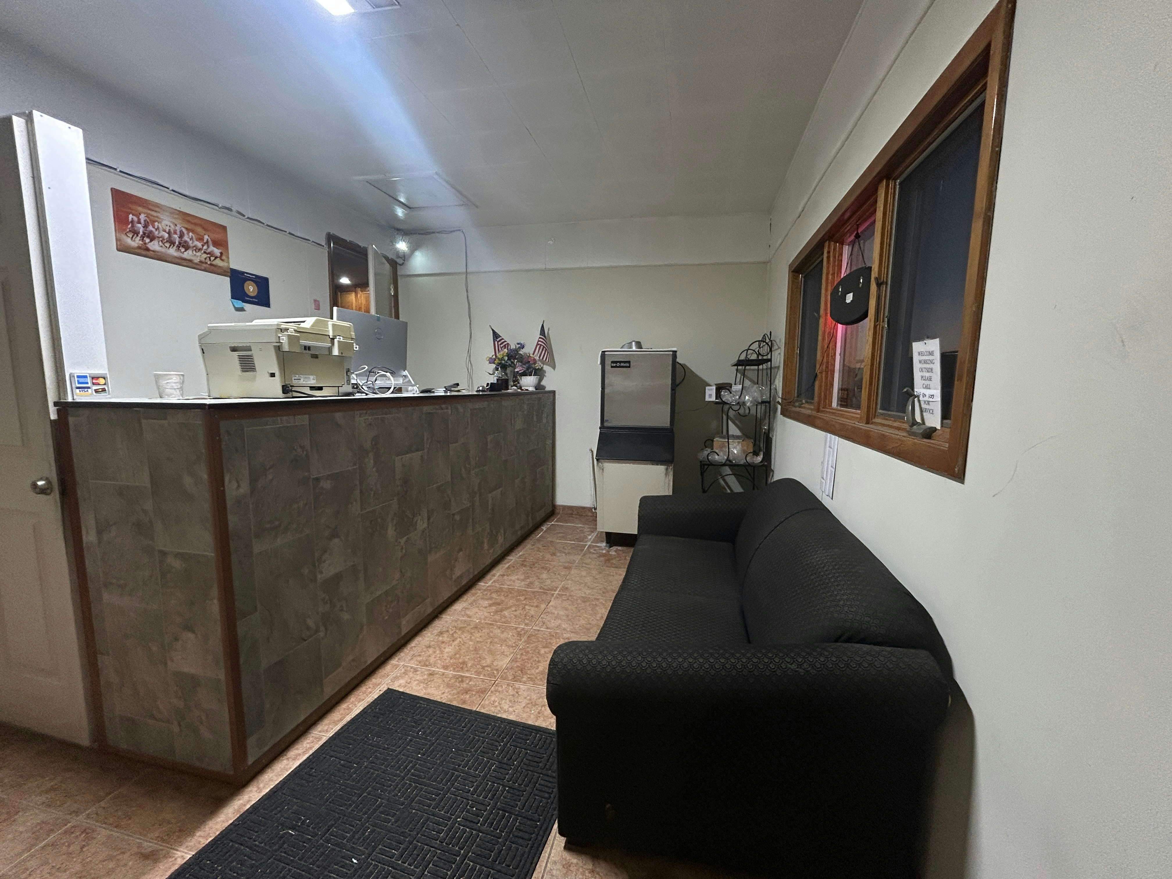 Gateaway Motel Broken Bow NE 8/33
