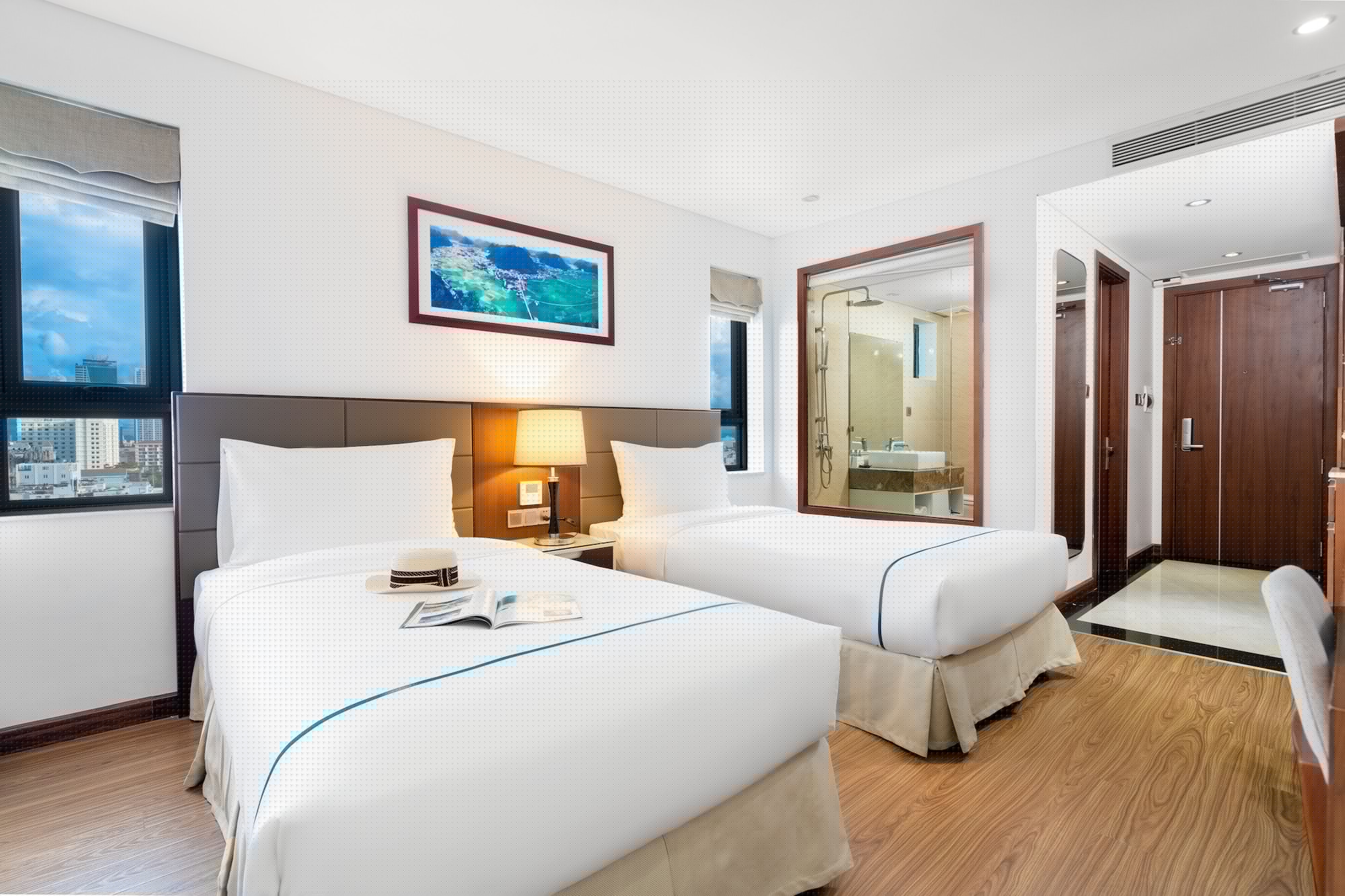 DELUXE, TWIN BEDS