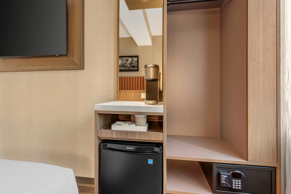 Cambria Hotel New York Times Square 3/4