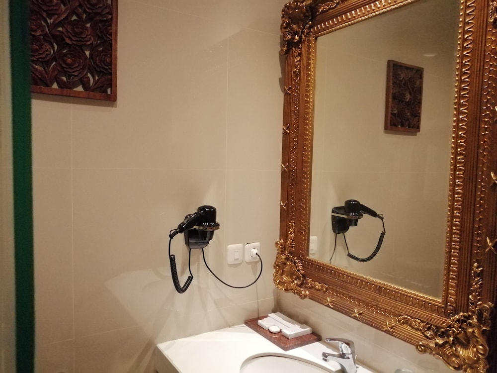 Ramada Suites By Wyndham Solo 45/45