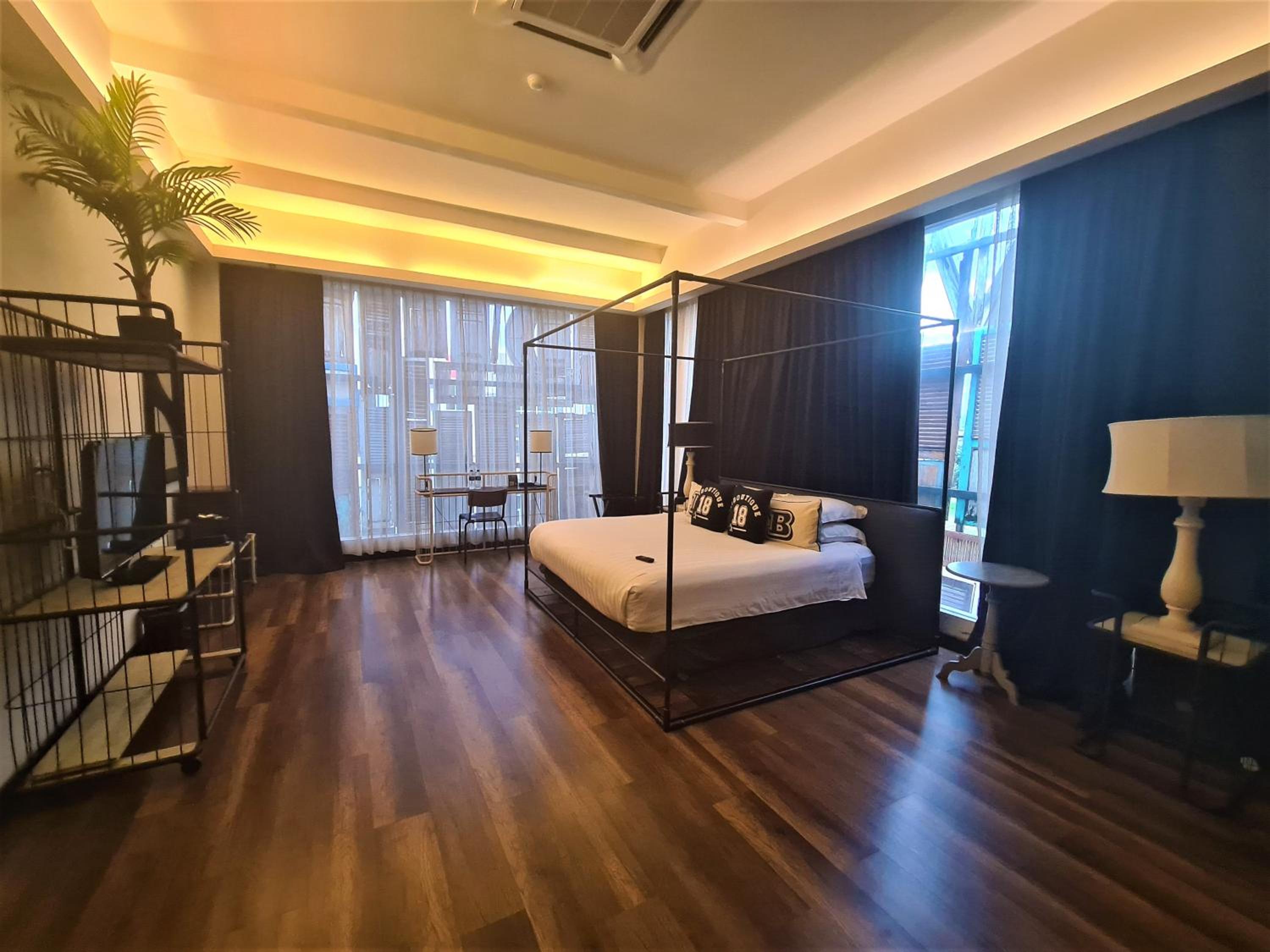 PREMIER, KING BED