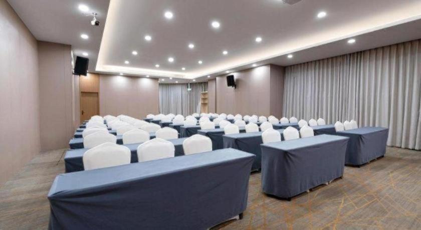 Echarm Hotel (Xiamen Airport Huojuyuan Metro Station) 66/76