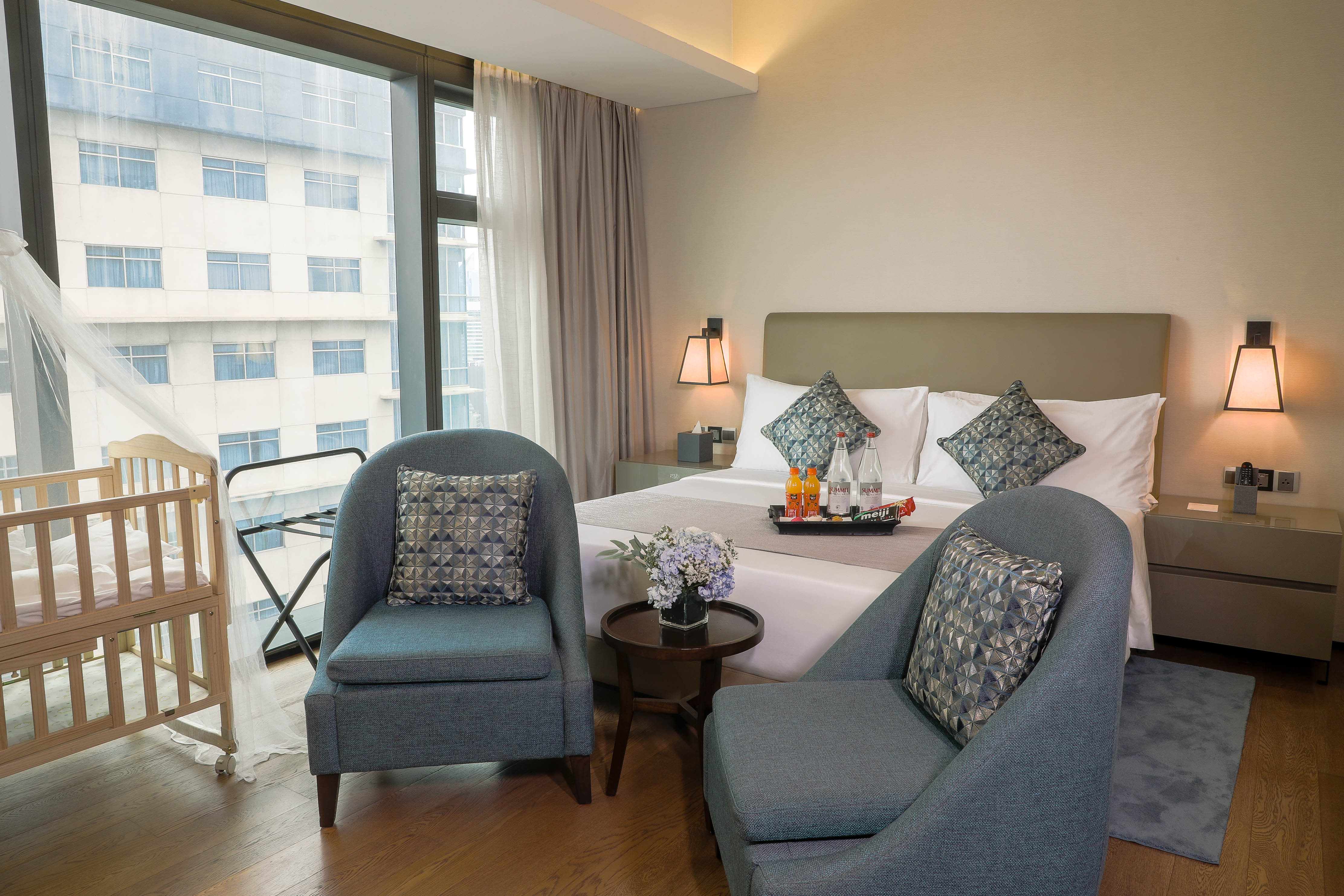Oakwood Makati Avenue 32/37