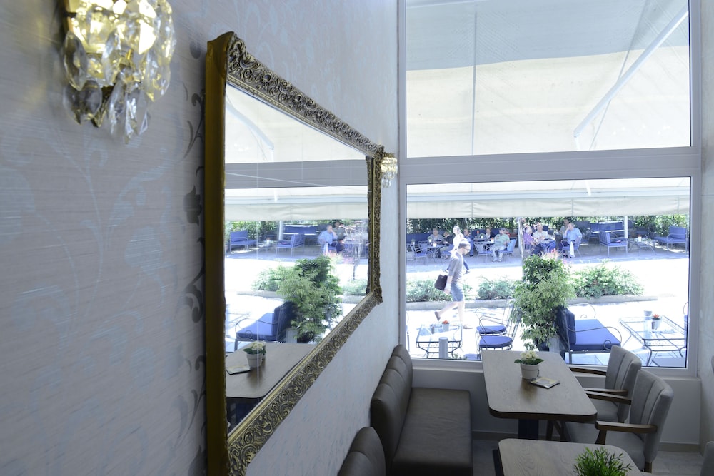 Phidias Hotel 47/69