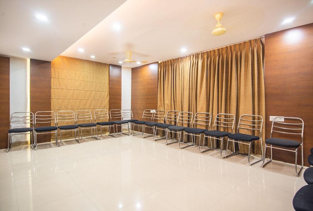 HOTEL MORYA REGENCY 19/27