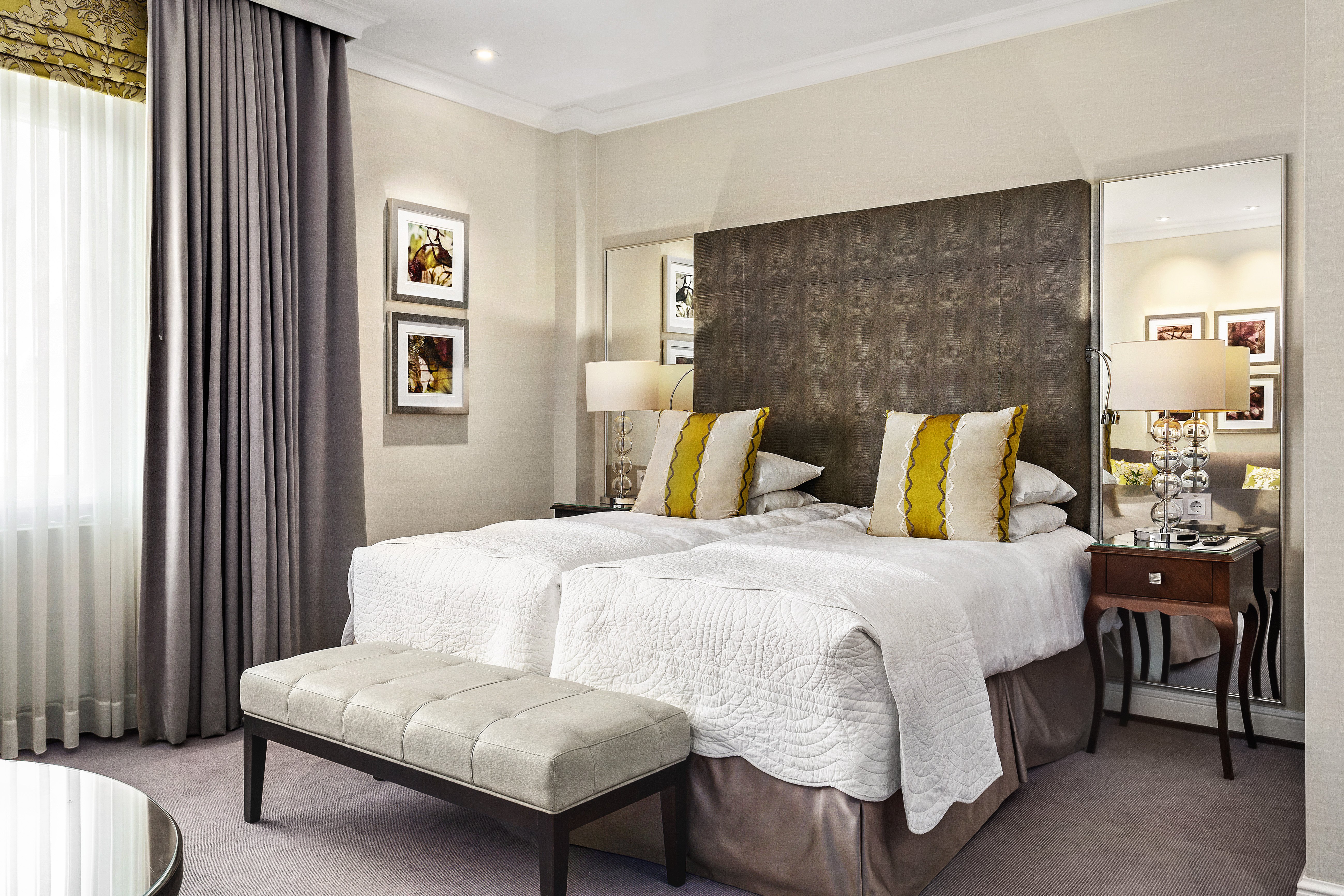 DELUXE, TWIN BEDS