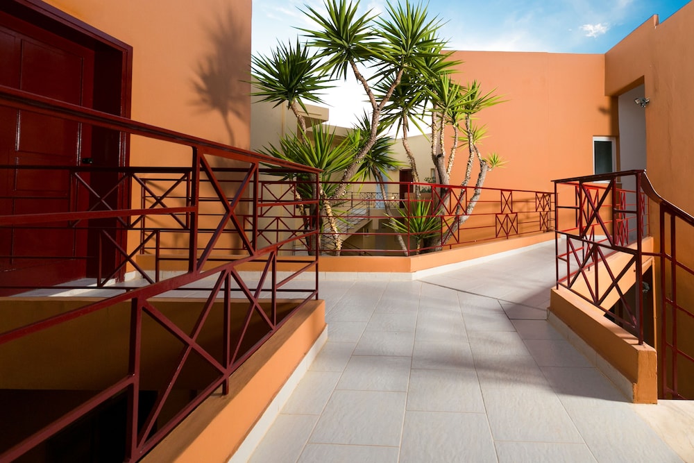 Hotel Elotia 6/30