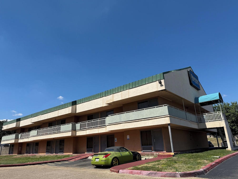 ロードウェイ イン & スイーツ フィエスタ パーク(Hotel O San Antonio Near Medical Center) 写真1