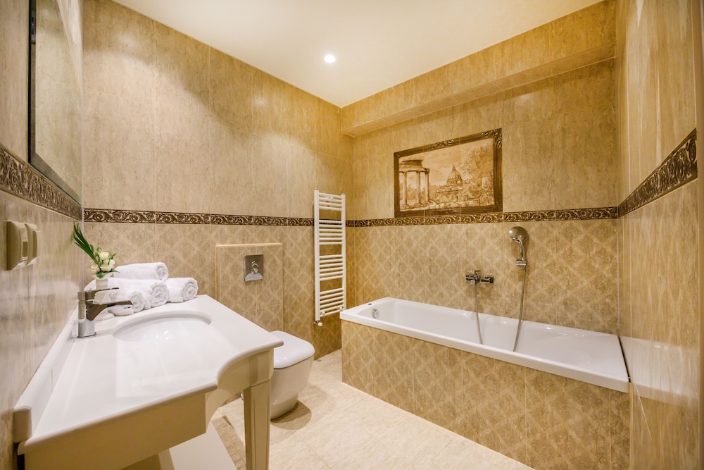 Emerald suites 32/32