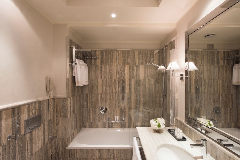 غرفة عائلية ثلاثية بثلاثة أسرّة، Rosa Grand Milano Starhotels Collezione 6/6