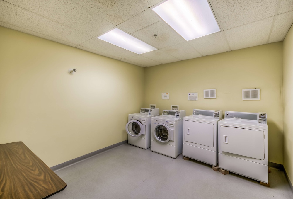Super 8 by Wyndham Estevan 25/47