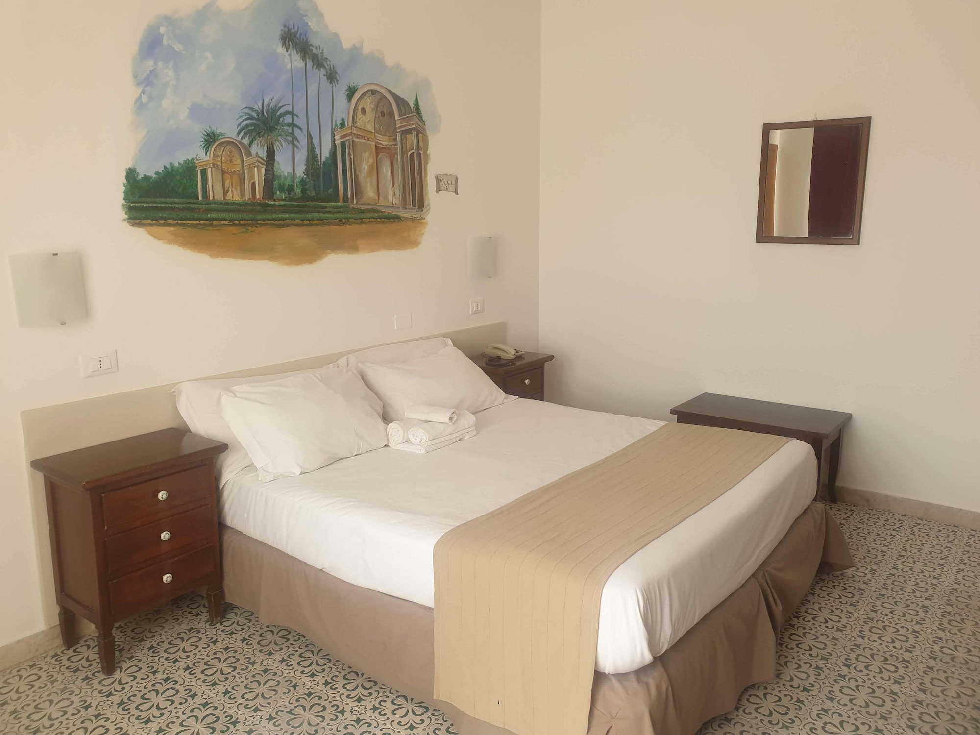 ROOM, DOUBLE OR TWIN BED, PRIVATE BATHROOM