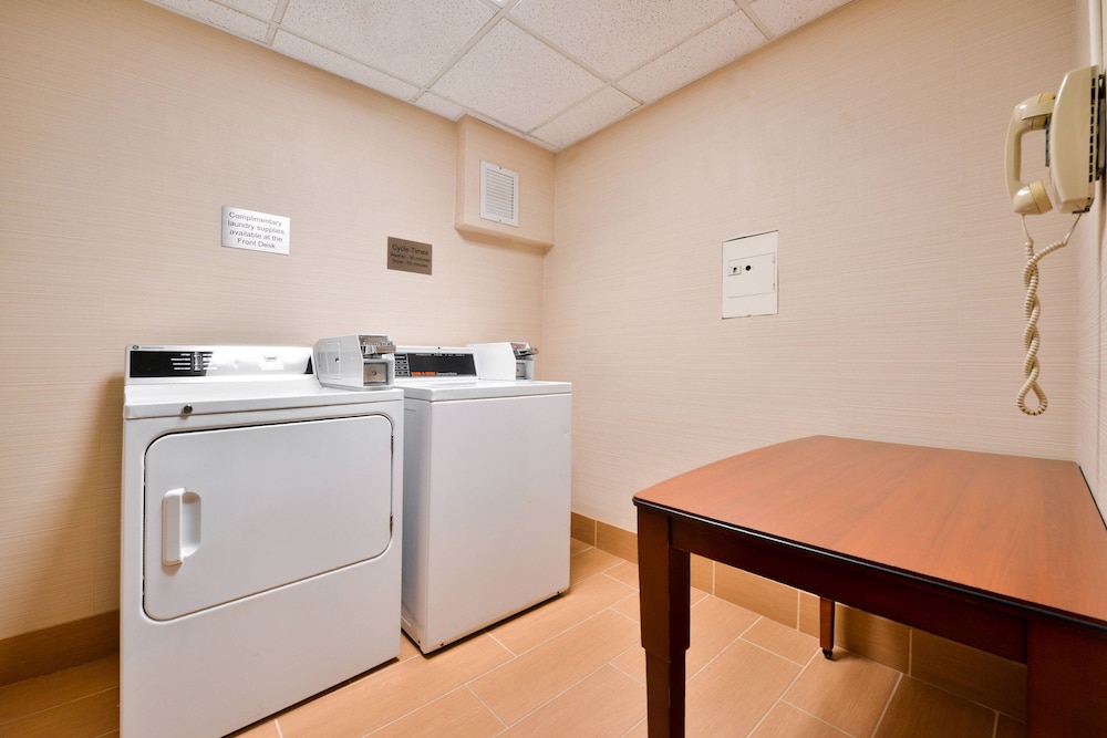 Fairfield Inn Amp Suites By Marriott Rochester West Greece 5/50