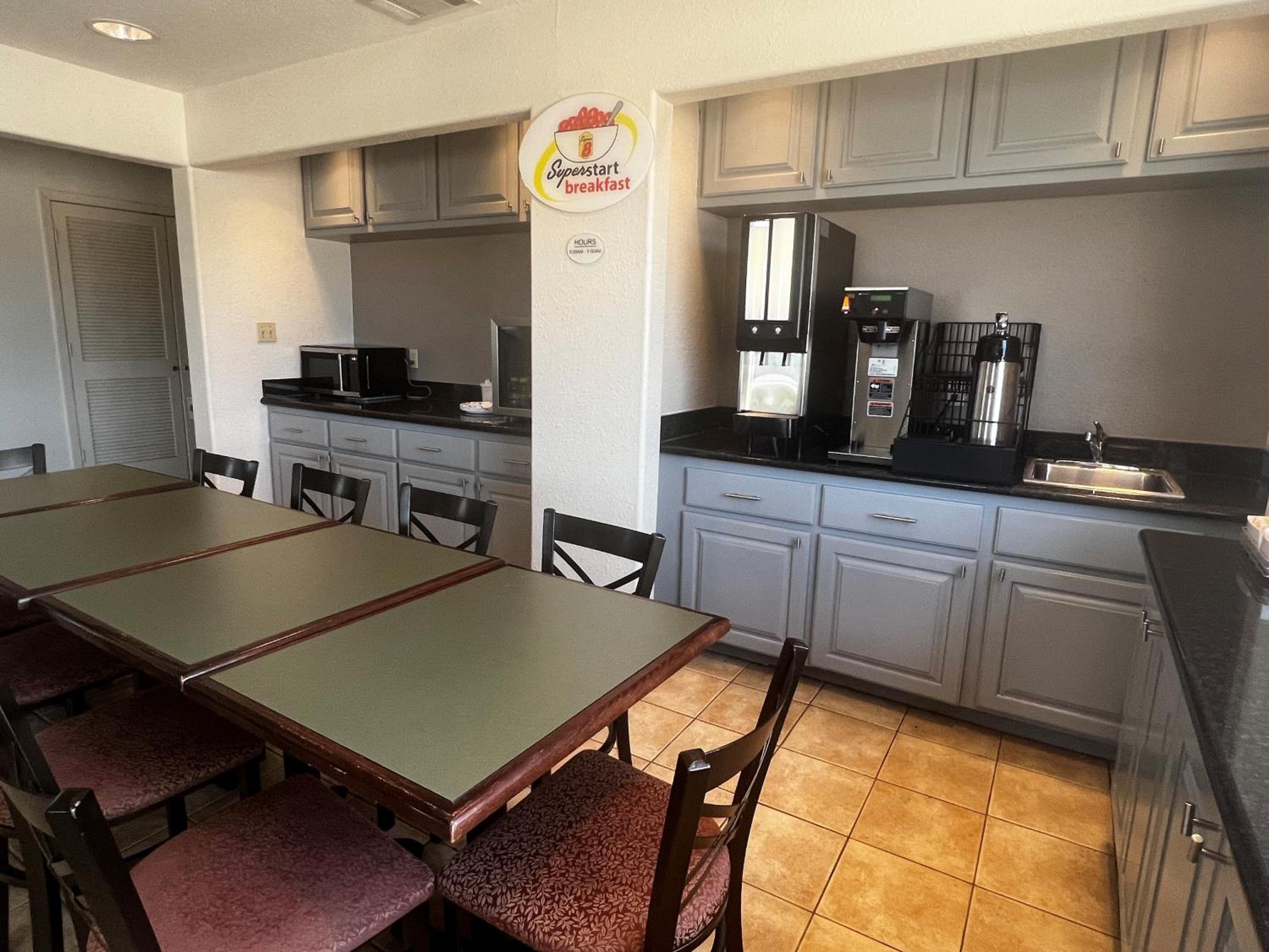 Hotel Baytown/I-10 42/56