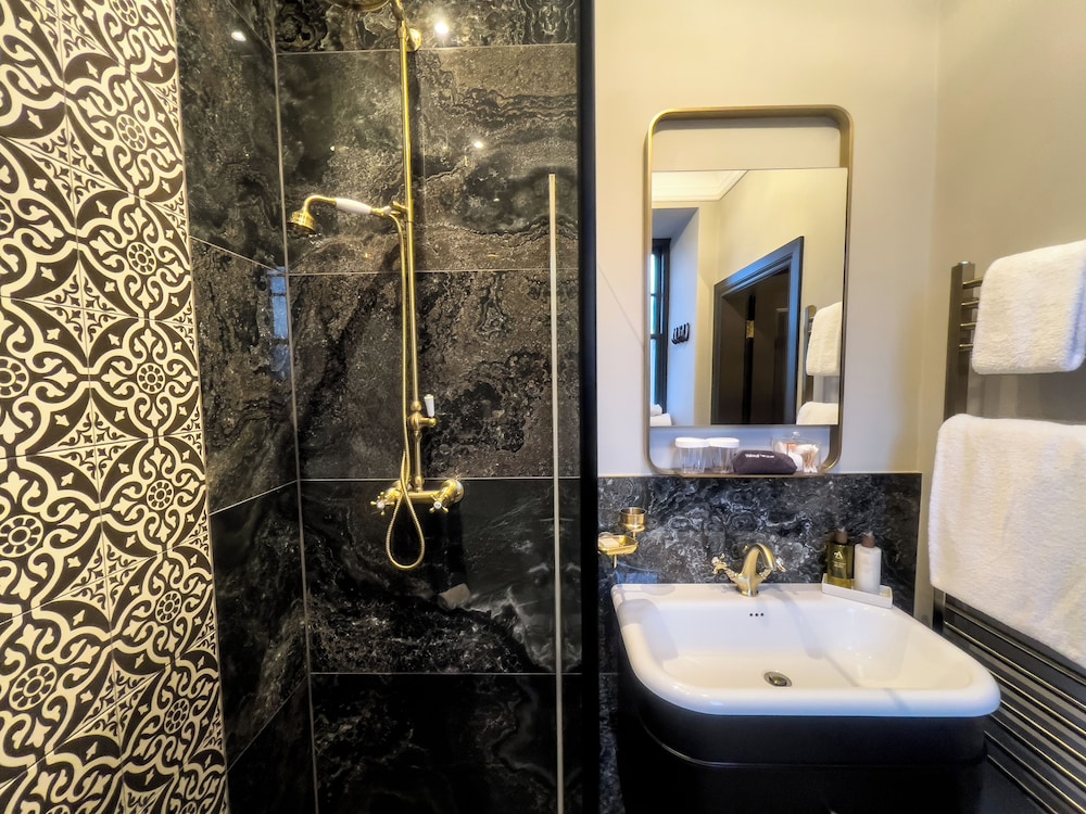 Abbotsford Hotel 39/50