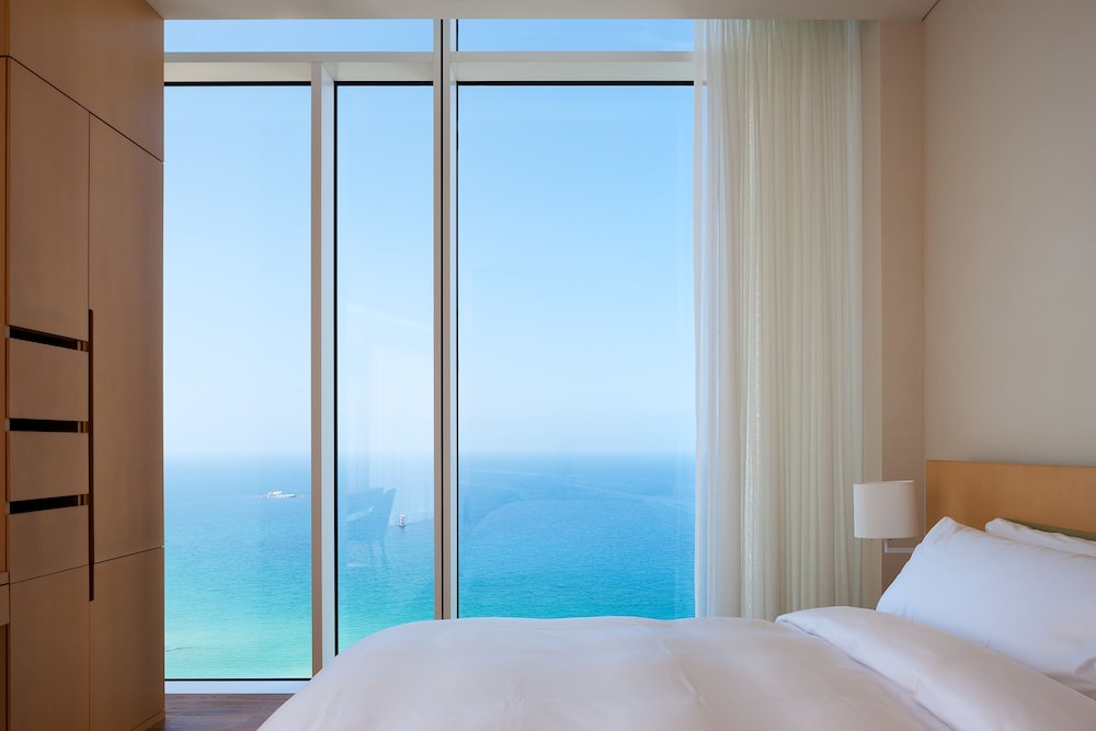 Gallery, Deluxe, King Bed, Pool Access
