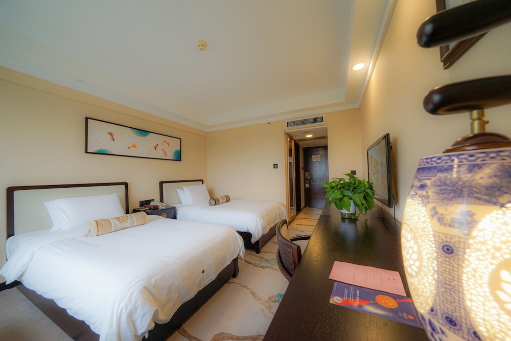 Guangdong Hotel (Sun Yat-sen Memorial Hall Station) 26/73