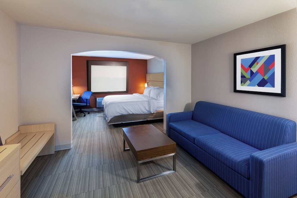 Holiday Inn Express Hotel Suites Jenks 49/72