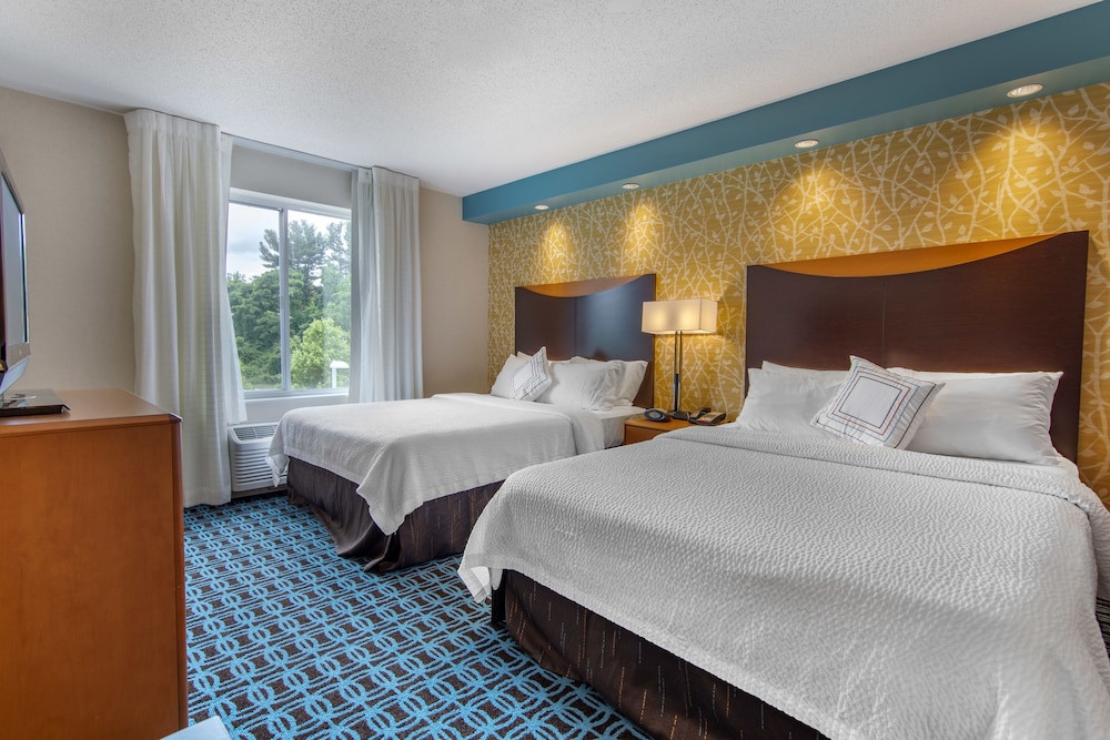 Fairfield Inn Suites Hooksett 16/50