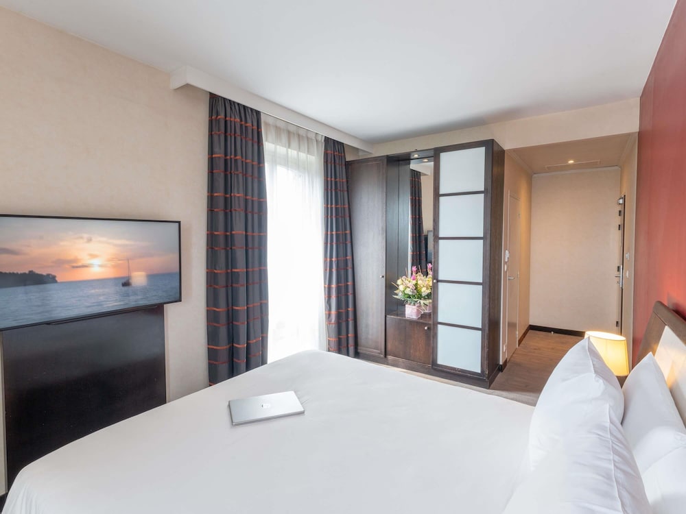 PRIVILEGE, DOUBLE BED