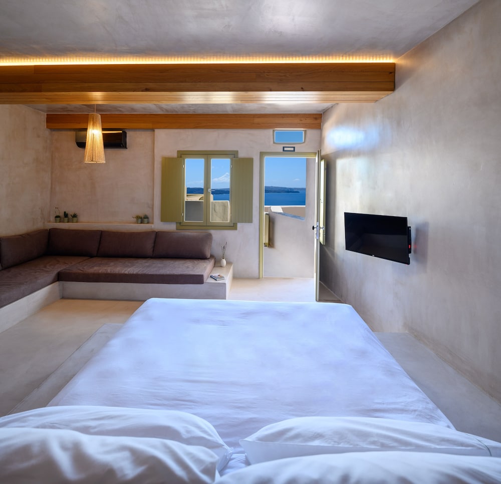 Suite, King Bed, Caldera View, Outdoor Jetted Tub, Sofa