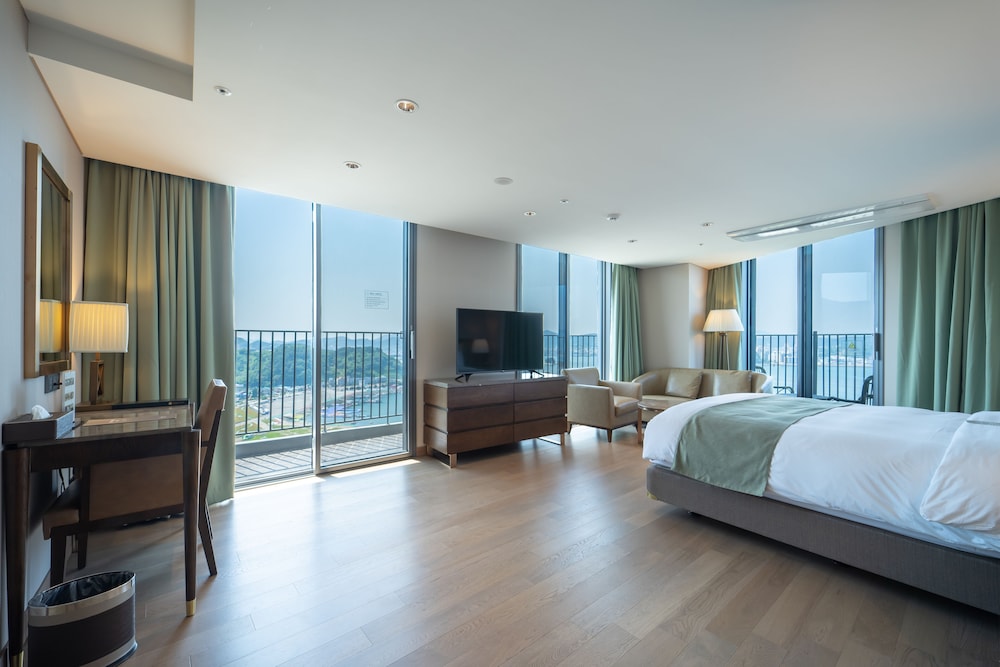 Stanford Hotel & Resort Tongyeong 12/57