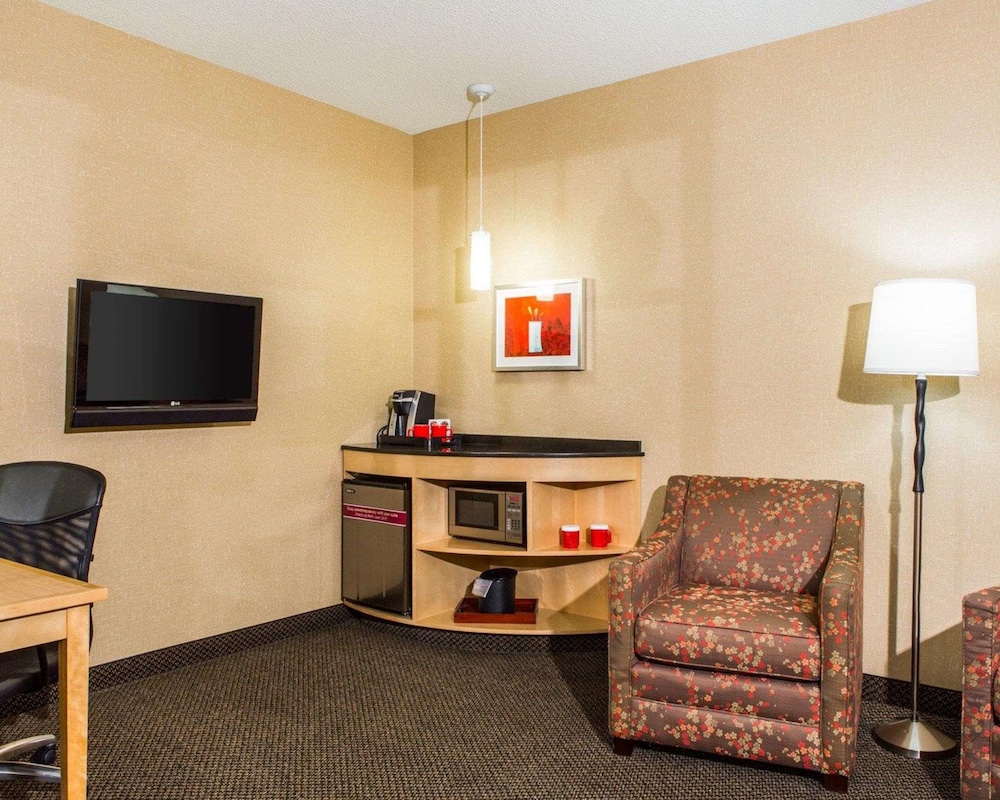 Cambria Hotel Traverse City 33/46