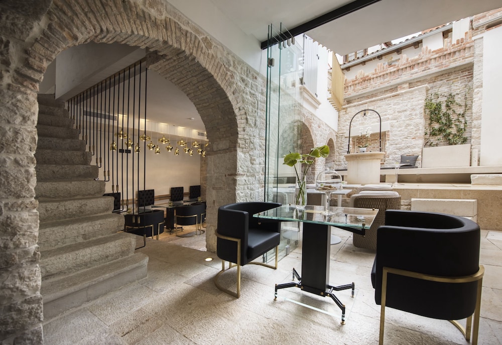 SPIRITO SANTO PALAZZO STORICO 54/70